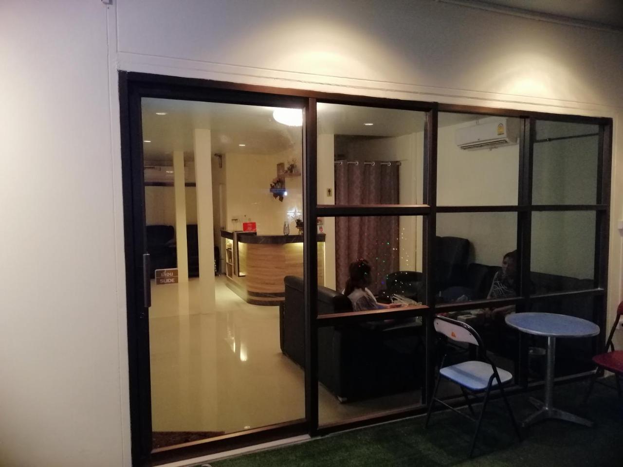 Hostel The Baan Nathong Bangkok Zewnętrze zdjęcie