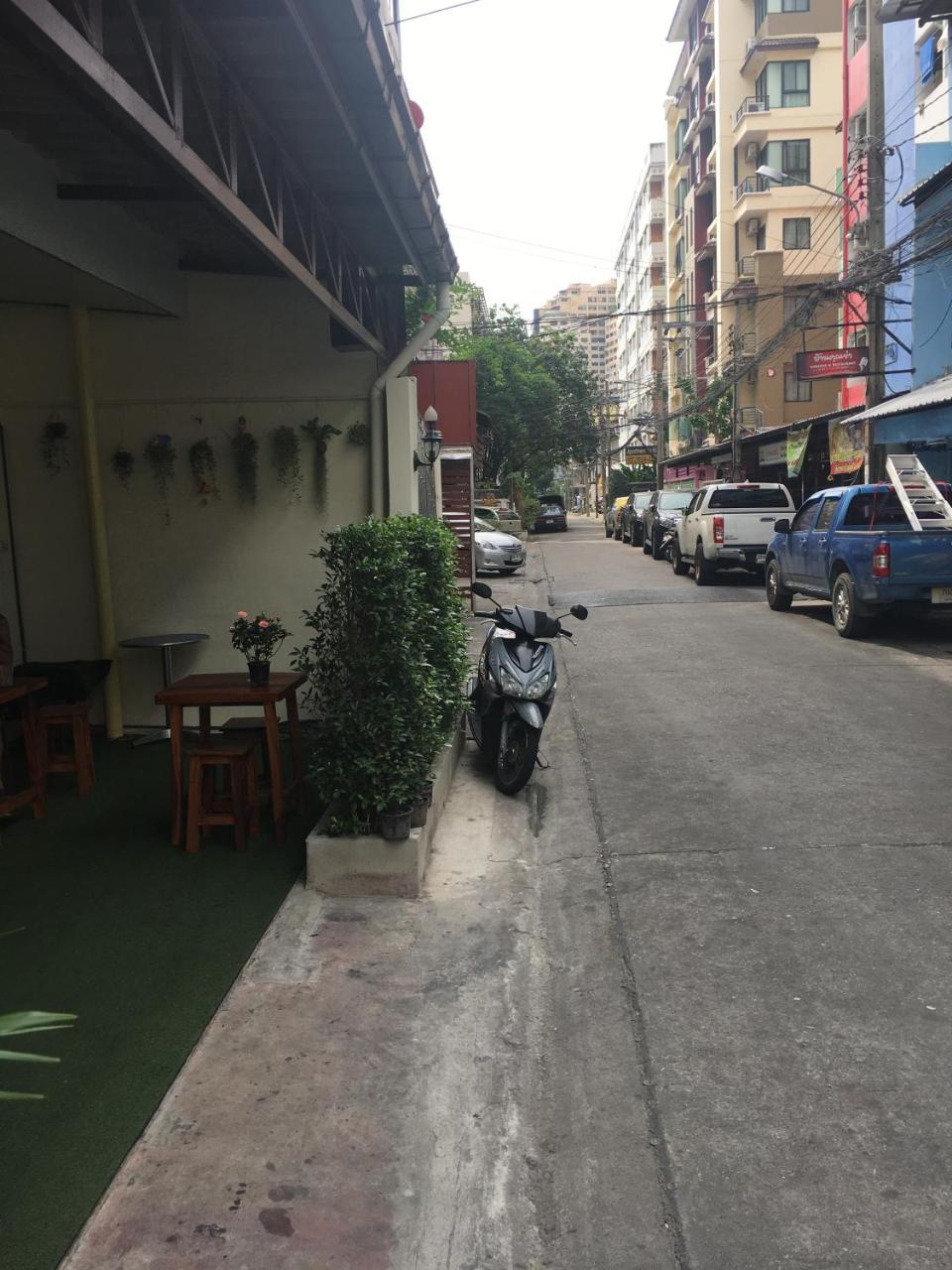 Hostel The Baan Nathong Bangkok Zewnętrze zdjęcie