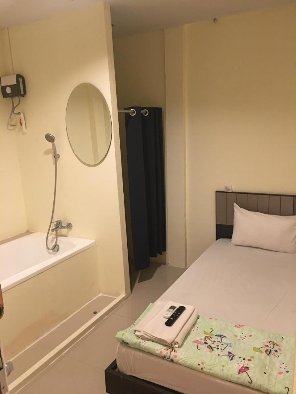 Hostel The Baan Nathong Bangkok Zewnętrze zdjęcie