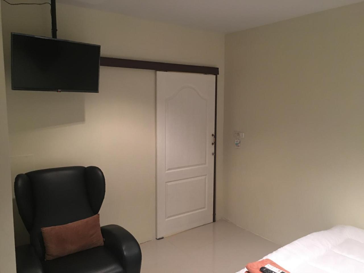 Hostel The Baan Nathong Bangkok Zewnętrze zdjęcie